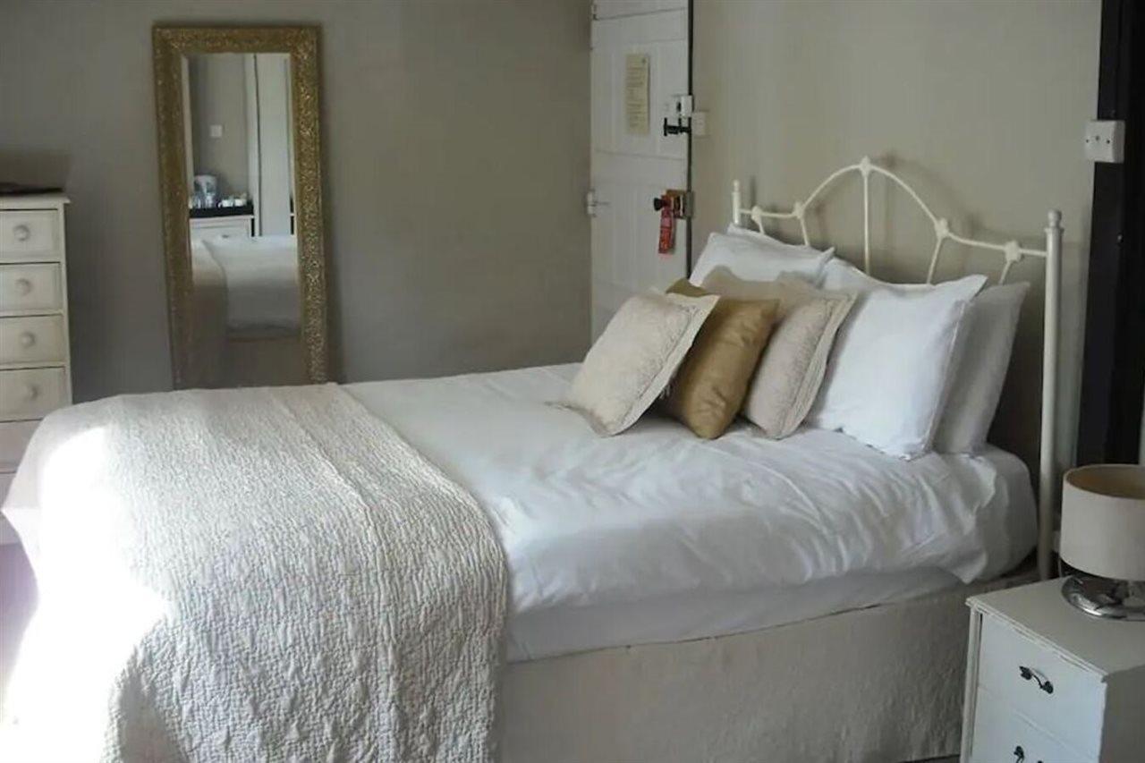 Hotel The Fox Goes Free Chichester Esterno foto