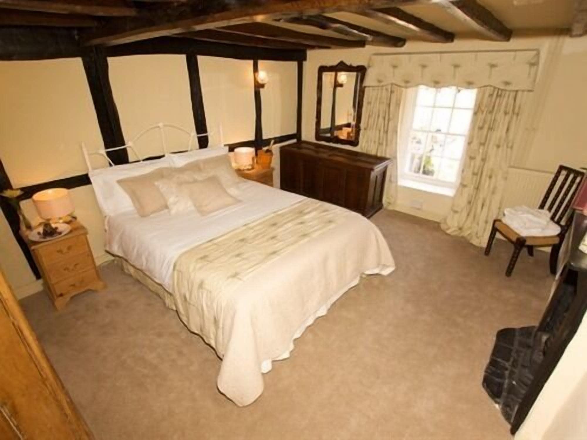 Hotel The Fox Goes Free Chichester Esterno foto